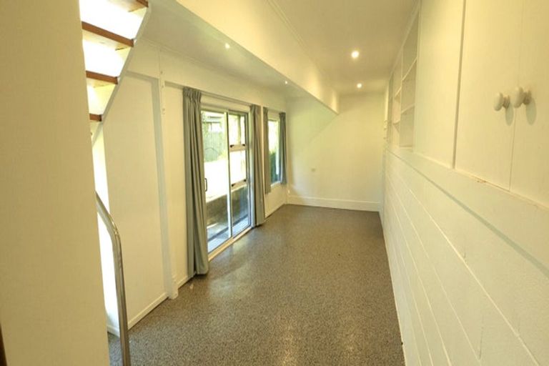 Photo of property in 5 Paulange Place, Pakuranga Heights, Auckland, 2010