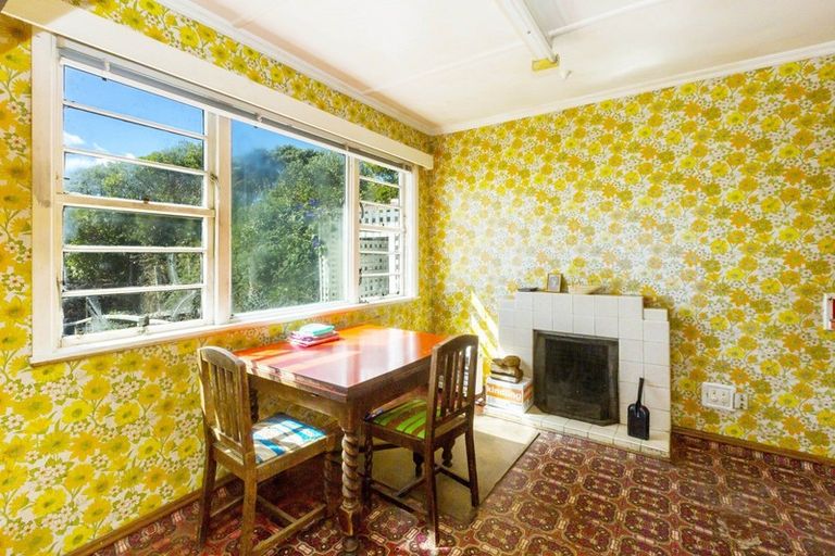 Photo of property in 17 Beacon Hill Road, Strathmore Park, Wellington, 6022