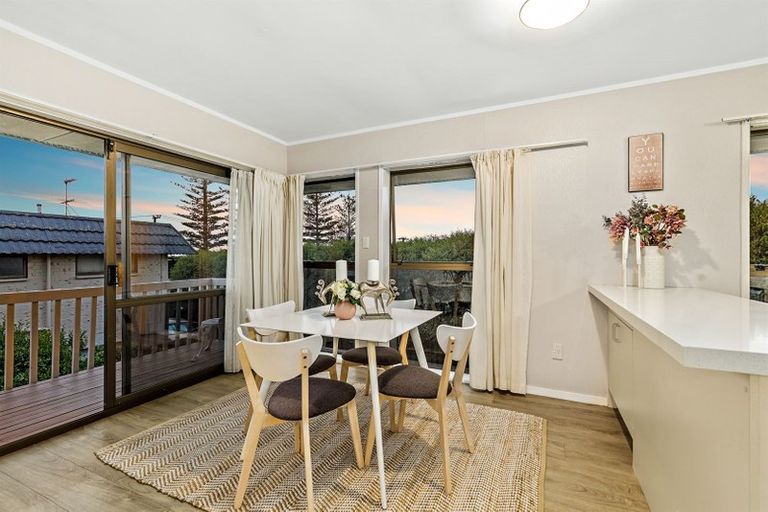 Photo of property in 2/18 Rangitoto Terrace, Milford, Auckland, 0620