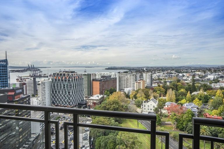 Photo of property in The Metropolis Apartments, 2912/1 Courthouse Lane, Auckland Central, Auckland, 1010