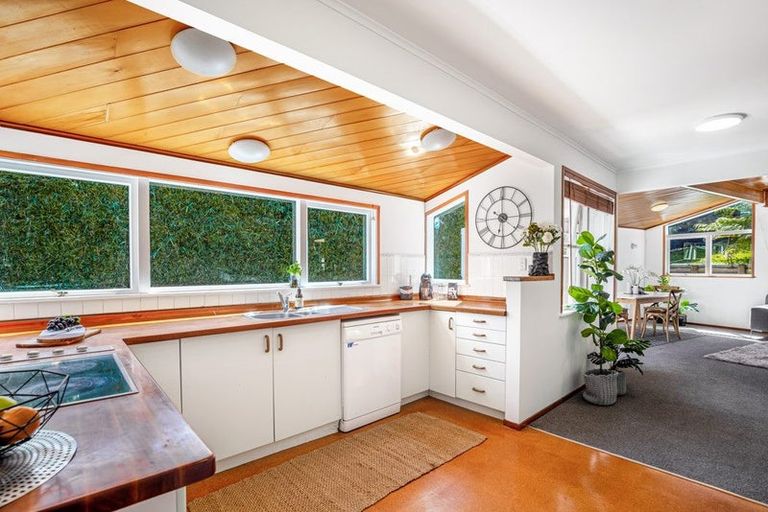 Photo of property in 57 Rimutaka Place, Titirangi, Auckland, 0604