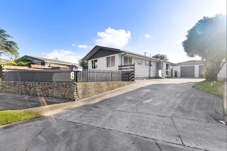Photo of property in 6 Waltham Court, Cloverlea, Palmerston North, 4412