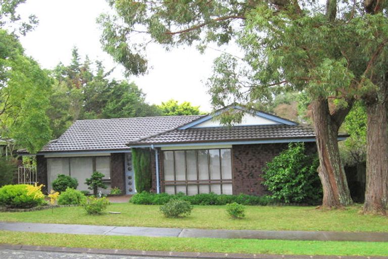 Photo of property in 16 Curacao Place, Half Moon Bay, Auckland, 2012