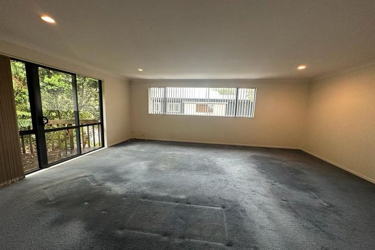 Photo of property in 12 Poturi Streams Avenue, Titirangi, Auckland, 0604