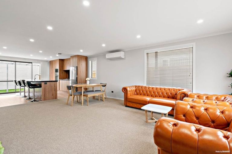 Photo of property in 30 Kauri Heart Avenue, Takanini, 2112