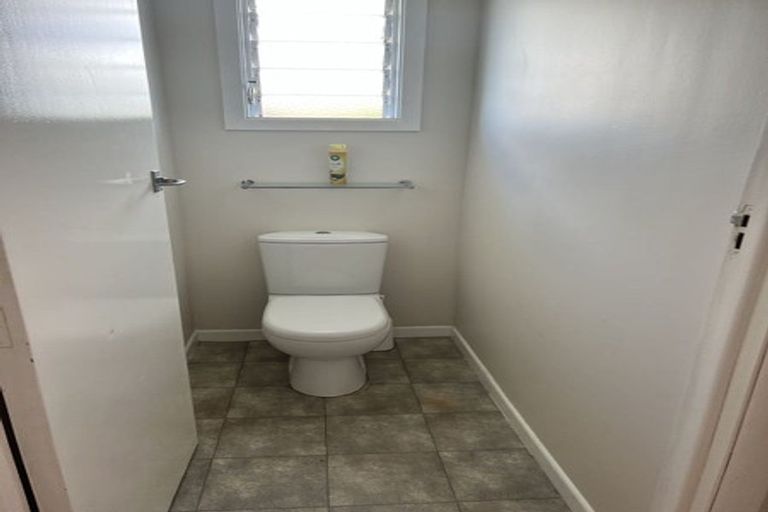 Photo of property in 10 Coronation Road, Glenfield, Auckland, 0627