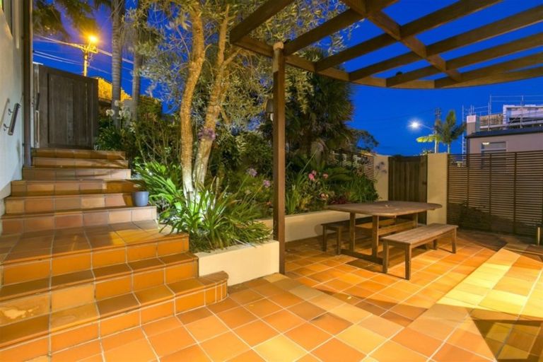 Photo of property in 2/14 Hastings Road, Mairangi Bay, Auckland, 0630