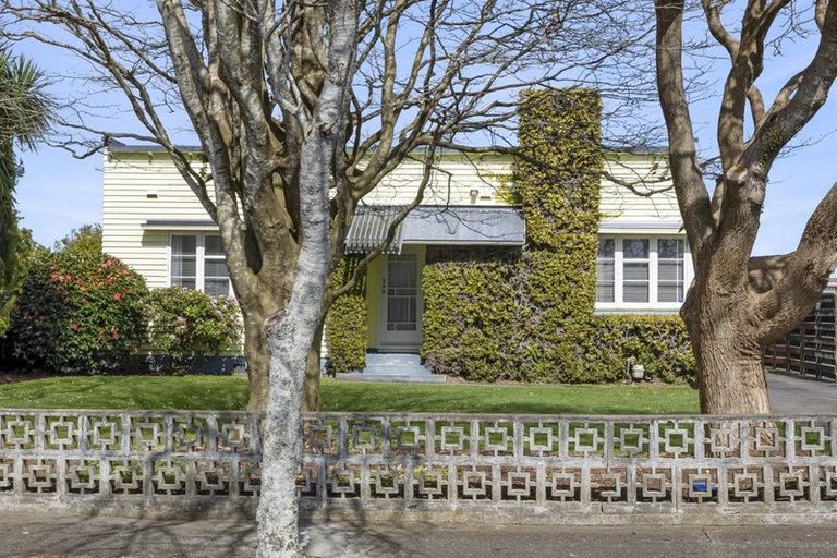 Photo of property in 8 Cornwall Street, Brooklands, New Plymouth, 4310