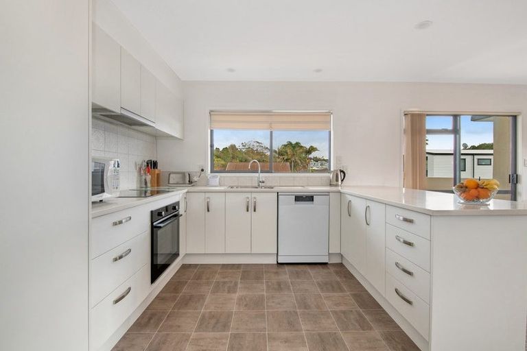 Photo of property in 7c Puriri Avenue, Orewa, 0931