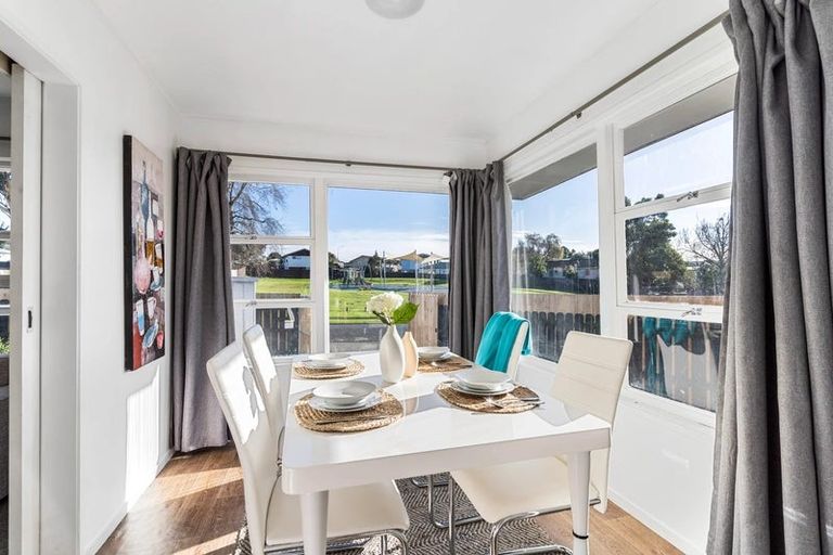 Photo of property in 22 Innismara Avenue, Wattle Downs, Auckland, 2103