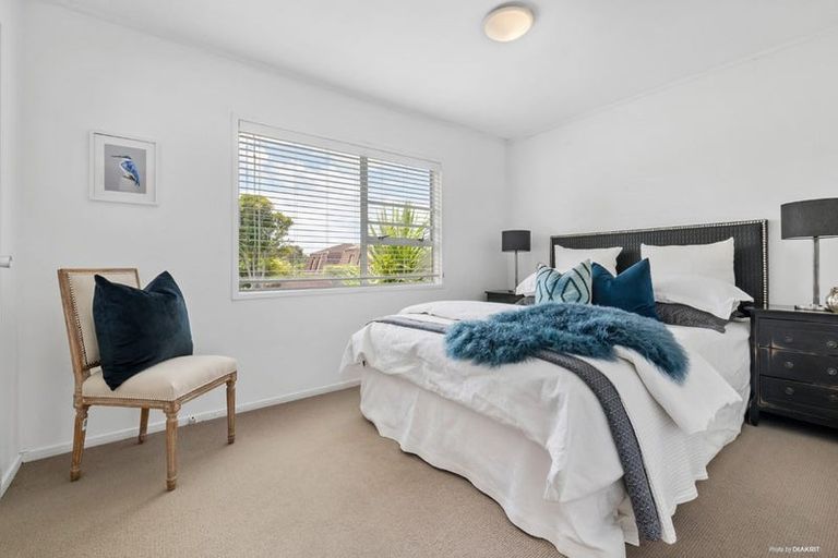 Photo of property in 17 Curacao Place, Half Moon Bay, Auckland, 2012