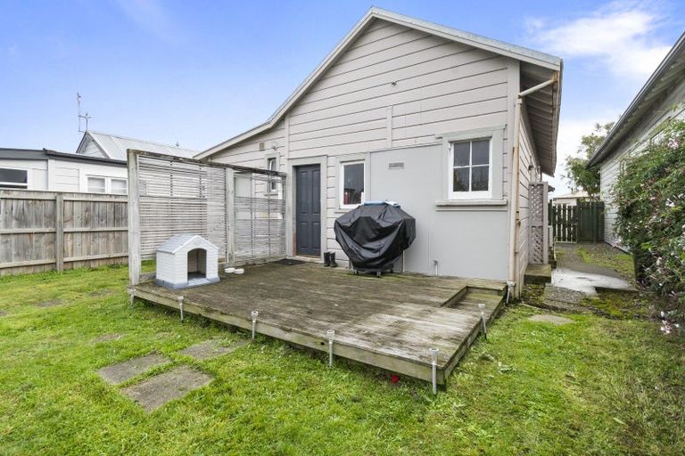 Photo of property in 412 Featherston Street, Palmerston North, 4414