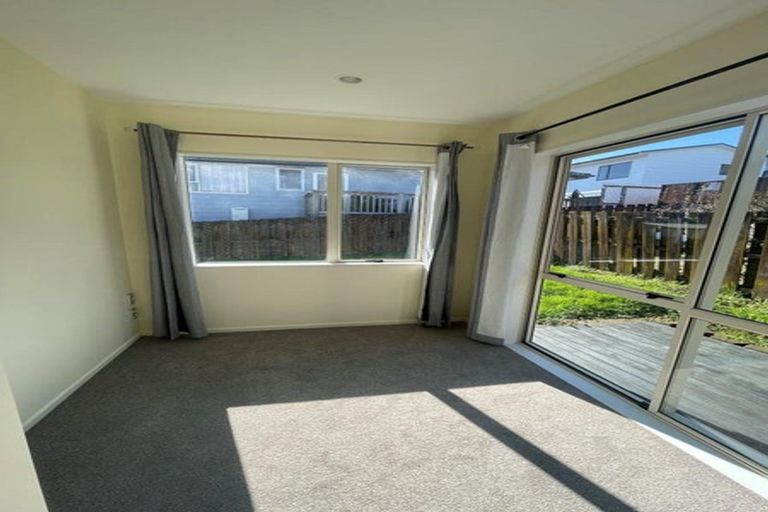 Photo of property in 6 Marco Place, Highland Park, Auckland, 2010