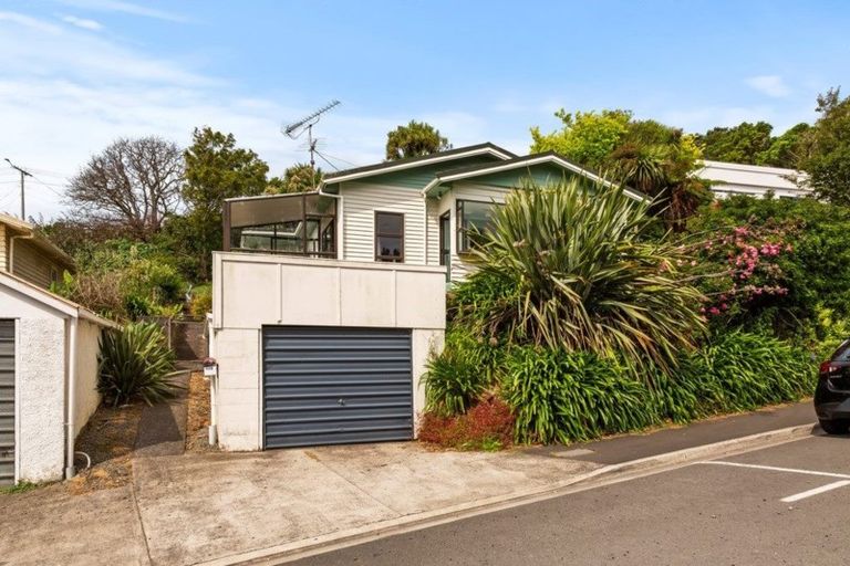 Photo of property in 115 Mangorei Road, Merrilands, New Plymouth, 4312