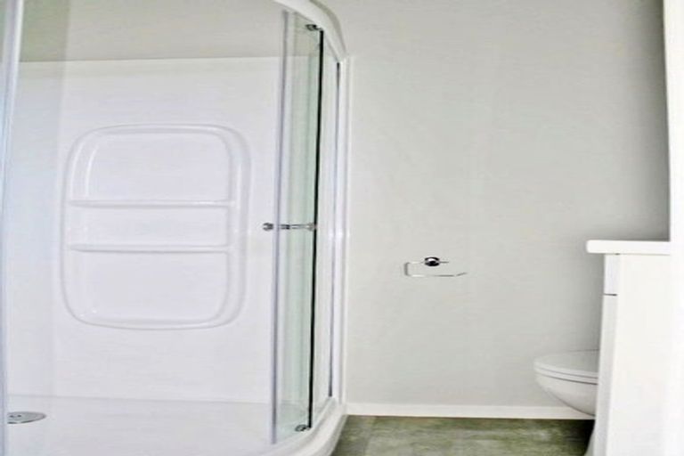 Photo of property in 16a Woodall Place, Totara Vale, Auckland, 0627