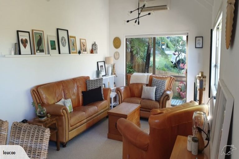 Photo of property in 17 West Glade Crescent, Birkenhead, Auckland, 0626