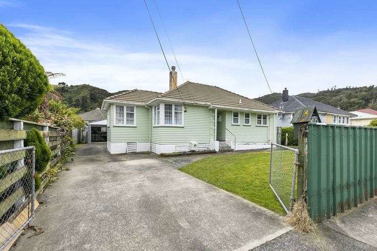 Photo of property in 105 Kowhai Street, Naenae, Lower Hutt, 5011