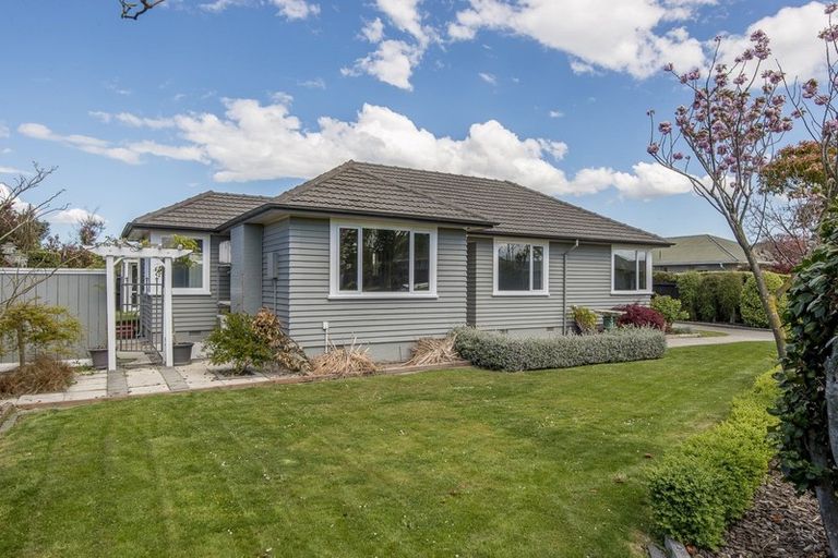 Photo of property in 18 Bideford Place, Dallington, Christchurch, 8061