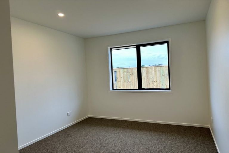 Photo of property in 24 Pahiki Crescent, Levin, 5510