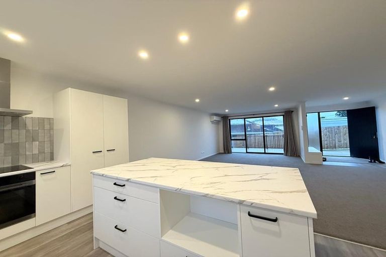 Photo of property in 30c Russell Road, Manurewa, Auckland, 2102