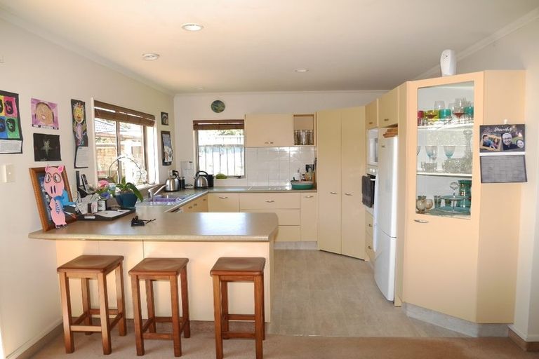 Photo of property in 127 Guildford Drive, Paraparaumu Beach, Paraparaumu, 5032