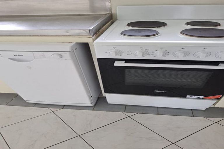 Photo of property in 7b Abel Tasman Avenue, Henderson, Auckland, 0610