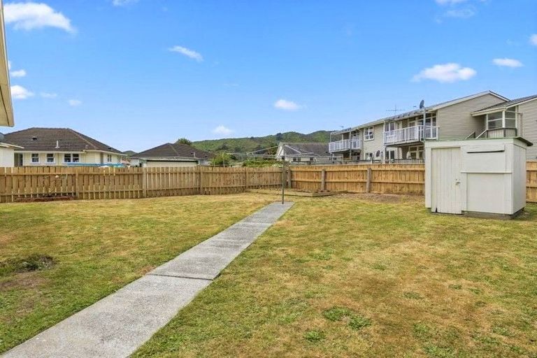 Photo of property in 17 Strand Crescent, Naenae, Lower Hutt, 5011