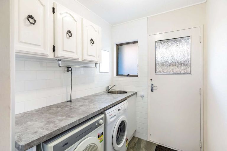 Photo of property in 6 Aintree Crescent, Awapuni, Palmerston North, 4412