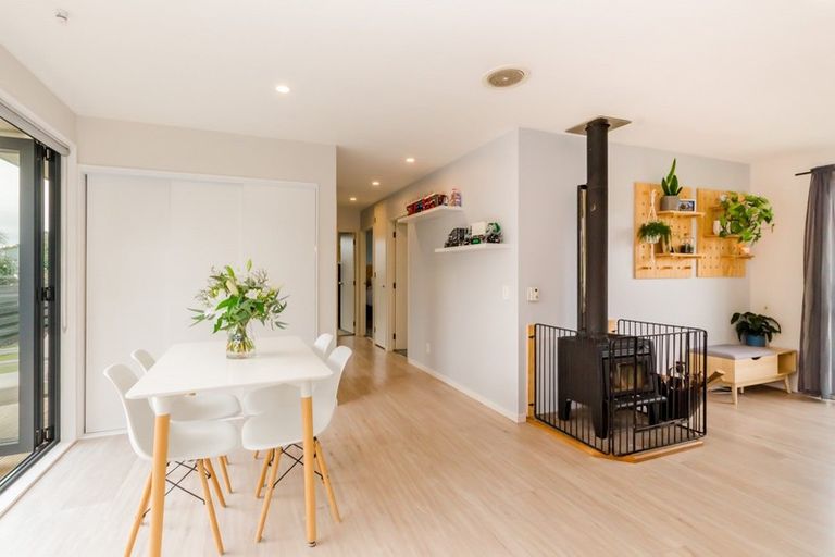 Photo of property in 11 Victor Grove, Waikanae Beach, Waikanae, 5036