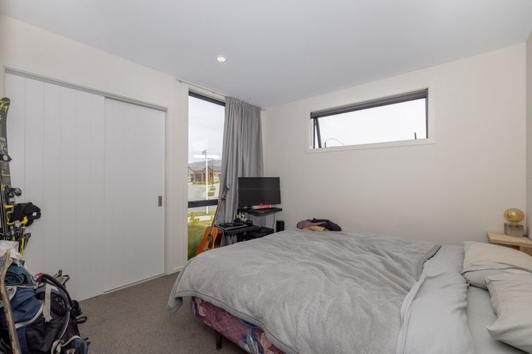 Photo of property in 5 Mount Creighton Crescent, Wanaka, 9305