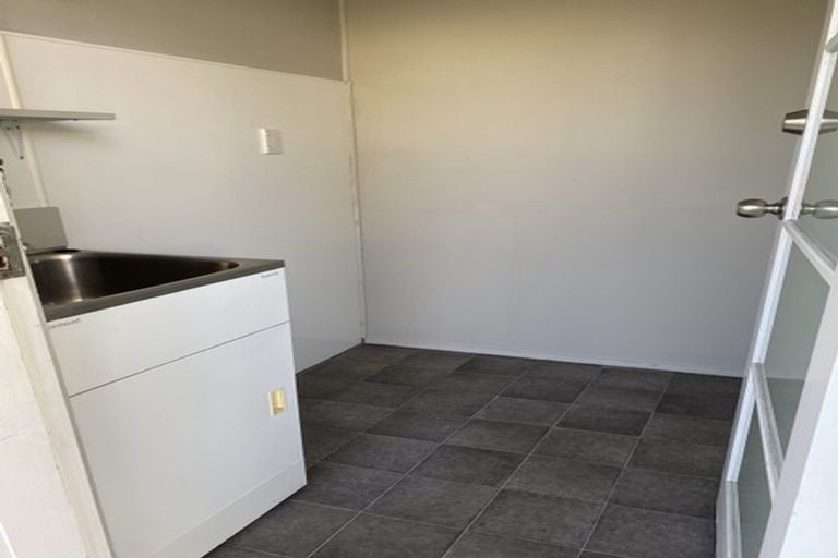 Photo of property in 18 Diana Drive, Glenfield, Auckland, 0627