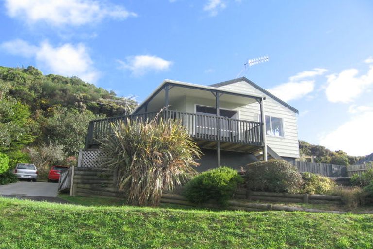 Photo of property in 127 Maungaraki Road, Korokoro, Lower Hutt, 5012