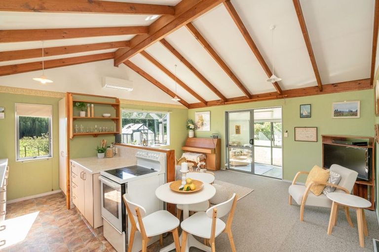 Photo of property in 3 Avenue North Road, Levin, 5510