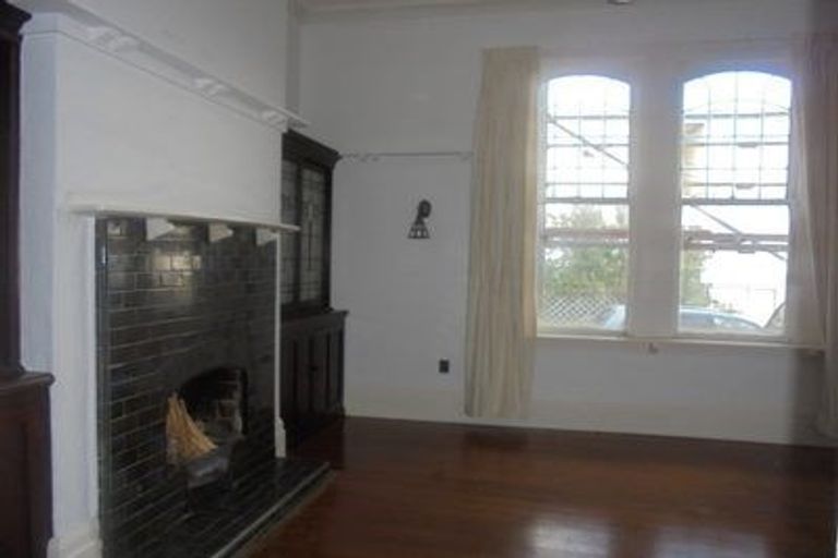 Photo of property in 7a Hawker Street, Mount Victoria, Wellington, 6011