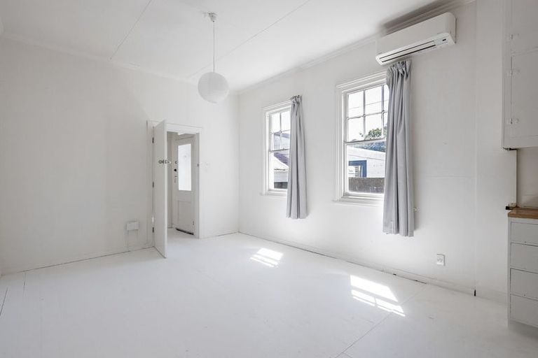 Photo of property in 145 Aro Street, Aro Valley, Wellington, 6021