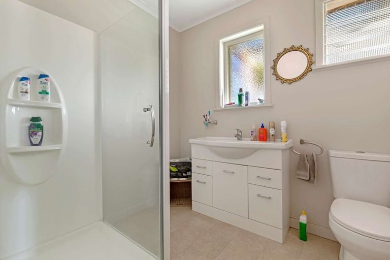 Photo of property in 9 Tiki Street, New Lynn, Auckland, 0600