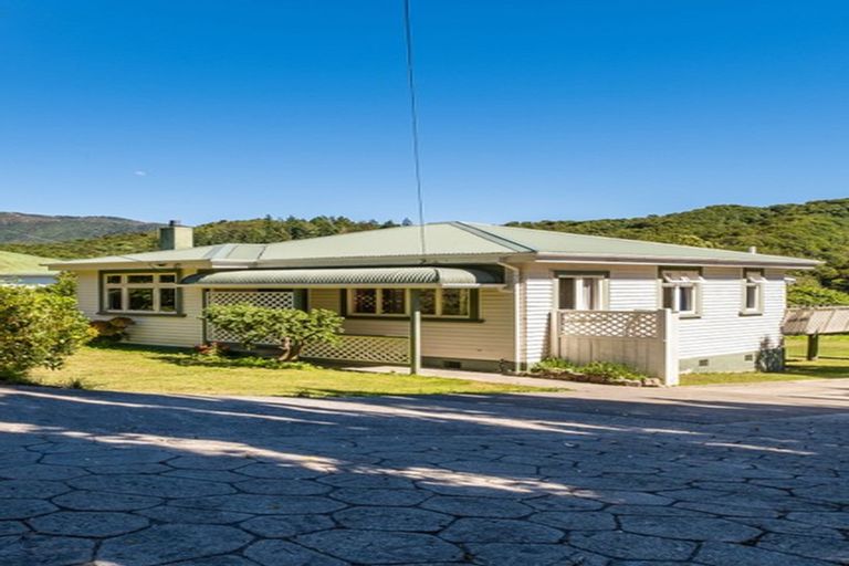 Photo of property in 139 Waikawa Road, Picton, 7220