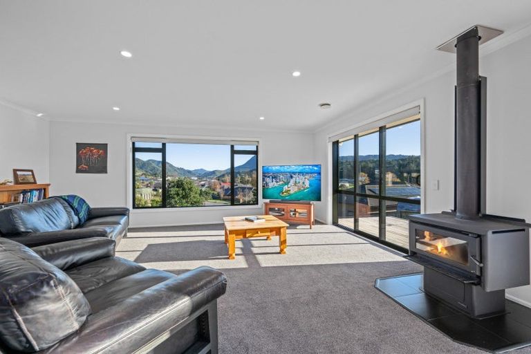 Photo of property in 10 Pukeko Place, Picton, 7220