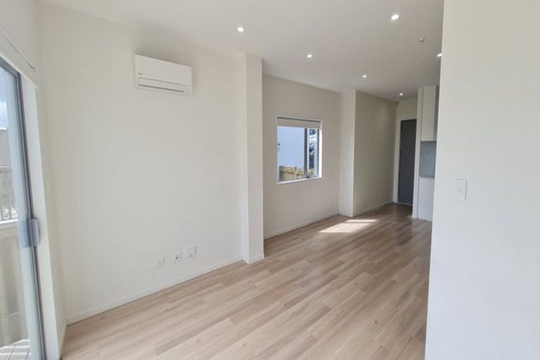 Photo of property in 15a Crestview Rise, Papakura, 2110