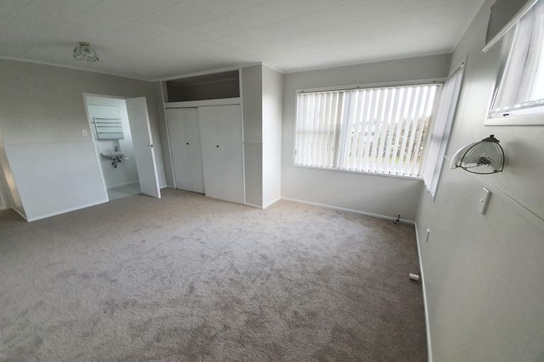 Photo of property in 488 Don Buck Road, Massey, Auckland, 0614