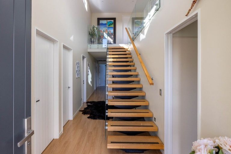 Photo of property in 28 Minaret Ridge, Wanaka, 9305