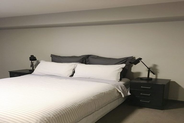 Photo of property in 1/2 Manor Place, Dunedin Central, Dunedin, 9016