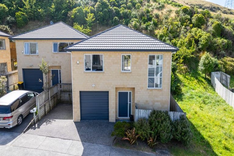Photo of property in 18 Erlestoke Crescent, Churton Park, Wellington, 6037