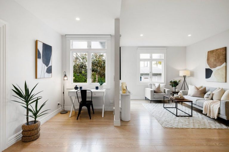 Photo of property in 132 Forest Lake Road, Forest Lake, Hamilton, 3200