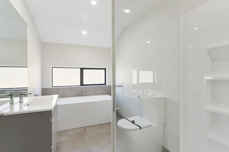 Photo of property in 10 Arahi Road, Clevedon, 2582