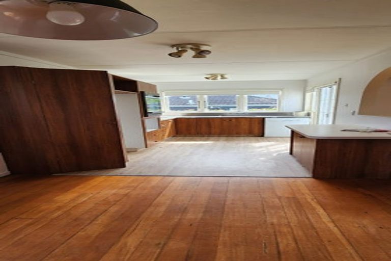 Photo of property in 77 Tahapa Crescent, Meadowbank, Auckland, 1072
