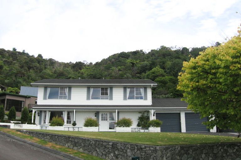 Photo of property in 16 Pioneer Grove, Silverstream, Upper Hutt, 5019