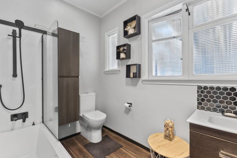 Photo of property in 9 Montgomery Street, Levin, 5510