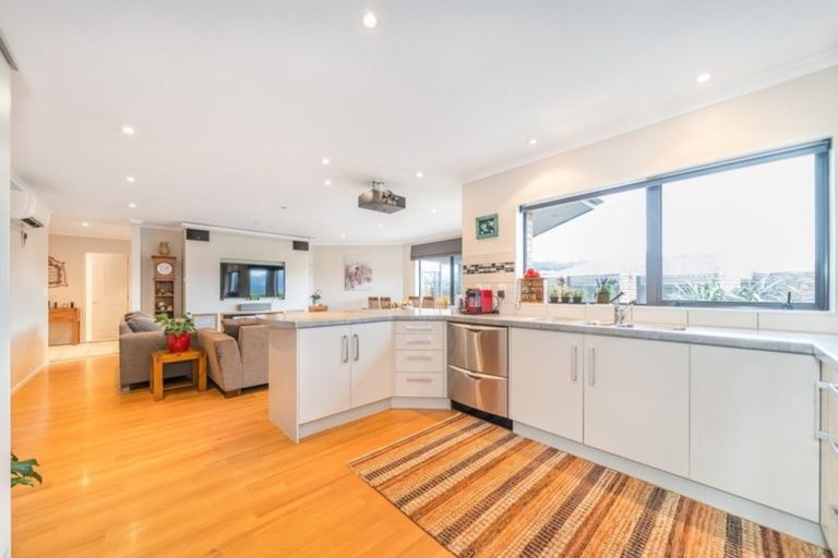 Photo of property in 55 Percy Kinsman Crescent, Riverstone Terraces, Upper Hutt, 5018