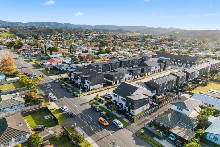 Photo of property in 2/119 Bruce Mclaren Road, Henderson, Auckland, 0612